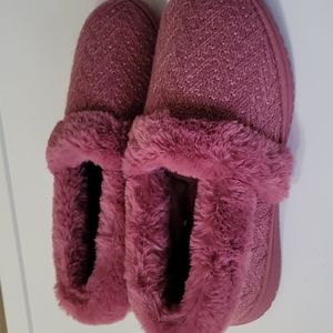 Women's pink slippers.